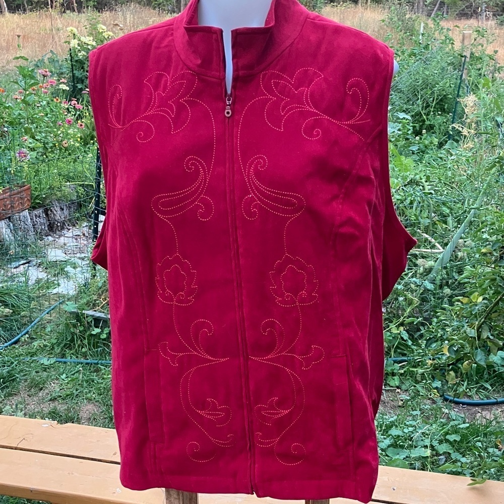 Red Embroidered Zip-Up Vest from City Blues by Koret late 80’s/ 90’s  2X